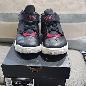 Jordan Kids Sneakers in Black and Red